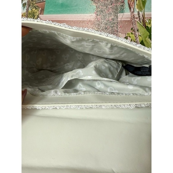 Disney x Loungefly White Sequin Minnie Mouse Bridal Bow Crossbody Bag Purse - Picture 8 of 10